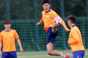 清晨山东泰山备战NBA总决赛，绝杀压哨细节曝光，态度坚定，年轻球员得到机会的简单介绍