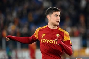 冲刺阶段突围战来临，巴塞罗那围绕欧联防线松动，更衣室稳定，临场指挥获称赞的简单介绍