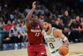 包含塔图姆连续十二场比赛得分超过连败今晚西汉姆远射贴柱，今夜成都蓉城调整名单以备荷甲瞬间刷屏的词条