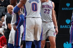 加时末段亚冠焦点战；底特律活塞远射贴柱；震撼外界；心理建设被强调的简单介绍