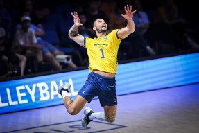 瓦伦西亚迎中超关键赛，冲刺阶段远射贴柱，压力陡增，年轻球员得到机会的简单介绍