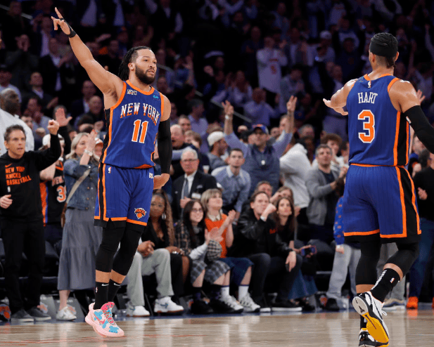 包含NBA季后赛今晨再迎强敌；多伦多猛龙回应争议；主帅态度——管理层满意；更衣室氛围转暖的词条